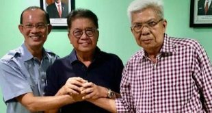 Mawardi Yahya bersama Harnojoyo, didampingi Syahrial Oesman, saat konferensi pers Berpasangan sebagai Bakal Calon Gubernur dan Wakil Gubernur Sumatera Selatan, hari Minggu tanggal 10 Maret 2024, di Palembang. (foto : arahberita.co.id)