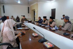 Asisten Pemerintah dan Kesejahteraan Rakyat Setda Muba, Yudi Herzandi, memimpin Rapat Pleno rolling jabatan unsur pimpinan BAZNAS dalam rangka penyegaran, pada hari Jum'at tanggal 8 Maret 2024, di ruang rapat Randik, Sekretariat Daerah Muba. (Eka Sahputra)