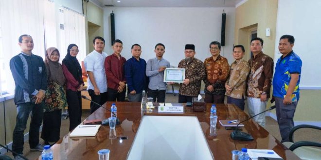 Asisten Bidang Pemerintahan dan Kesejahteraan Rakyat Sekretariat Daerah (Setda) Muba, Yudi Herzandi, menerima audiensi Aliansi Semarak Ramadhan terkait kegiatan Pawai Ramadhan, di Ruang Rapat Randik Setda Muba, hari Jum'at tanggal 8 Maret 2024. (bekisarmedia.id/Eka Sahputra)