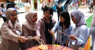 Pameran Taiwan Travel Fair di Jakarta, hari Jum'at tanggal 8 Maret 2024, menarik pengunjung ramai-ramai menikmati telur rebus special ciri khas Taiwan (Foto: TETO Jakarta)