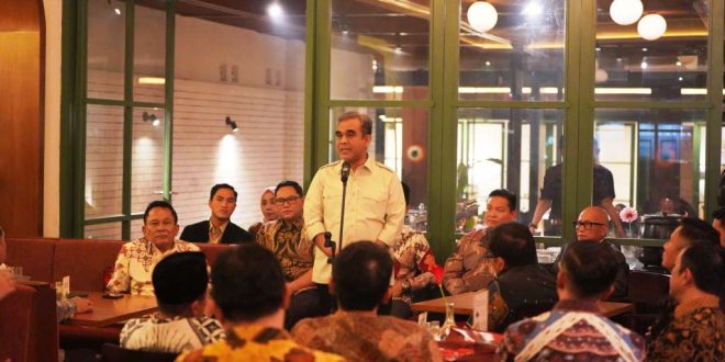 Sekretaris Jenderal Partai Gerakan Indonesia Raya, Ahmad Muzani, menghadiri acara buka puasa bersama dengan jajaran pengurus Partai Gerindra Provinsi Jawa Barat dan Anggota Dewan Perwakilan Rakyat Daerah terpilih, pada hari Kamis tanggal 28 Maret 2024 di Bandung. (dok. gerindra)