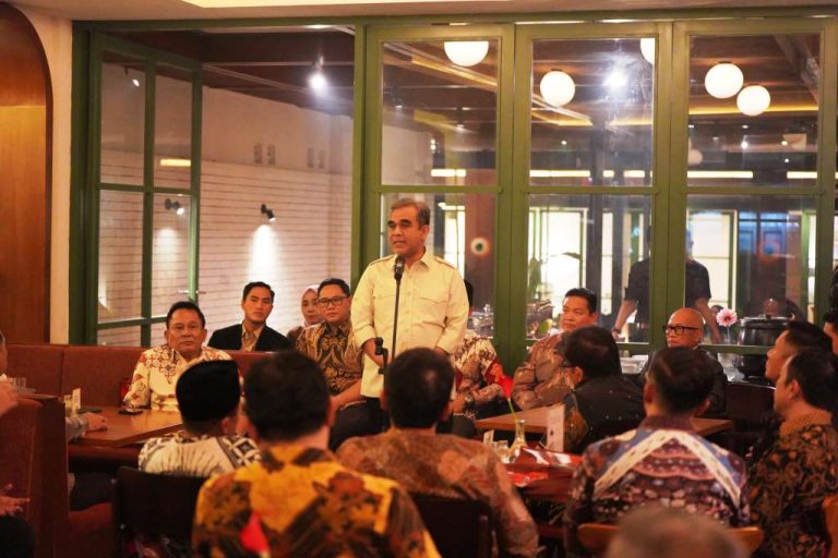Sekretaris Jenderal Partai Gerakan Indonesia Raya, Ahmad Muzani, menghadiri acara buka puasa bersama dengan jajaran pengurus Partai Gerindra Provinsi Jawa Barat dan Anggota Dewan Perwakilan Rakyat Daerah terpilih, pada hari Kamis tanggal 28 Maret 2024 di Bandung. (dok. gerindra)
