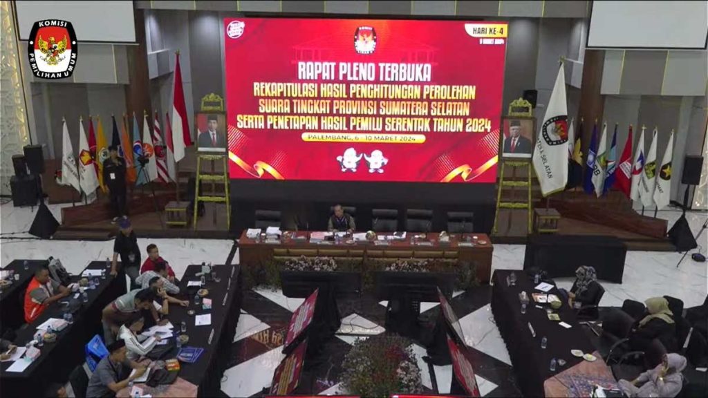Suasana Rapat Pleno Rekapitulasi Perolehan Suara Calon Anggota Dewan Perwakilan Rakyat Republik Indonesia pada Pemilihan Umum Tahun 2024, hari Senin tanggal 11 Maret 2024, di Aula KPU Sumsel. (Hairudin Sikumbang)