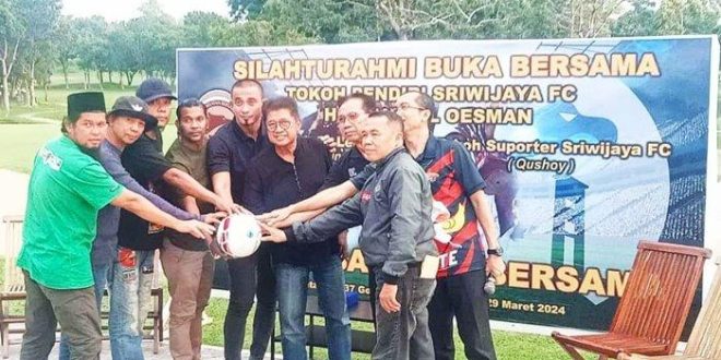 Syahrial Oesman saat Silaturahim dan Buka Puasa Bersama dengan pemain legendaris Sriwijaya FC, yakni Ferry Rotinsulu, dan perwakilan Supporter di Kenten Heritage 1936 Golf Cours Palembang, hari Jum'at tanggal 29 Maret 2024. (bekisarmedia.id/anugrah putra)