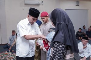 Pj. Bupati Kabupaten Musi Banyuasin (Muba), H. Apriyadi Mahmud, menggelar acara buka puasa bersama dengan jajaran PT. Petro Muba Holding dan Anak Panti Asuhan di Resto Grand Hotel Ranggonang, Sekayu, hari Selasa tanggal 2 Aprl 2024. (bekisarmedia.id/eka sahputra)