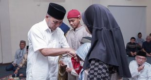 Pj. Bupati Kabupaten Musi Banyuasin (Muba), H. Apriyadi Mahmud, menggelar acara buka puasa bersama dengan jajaran PT. Petro Muba Holding dan Anak Panti Asuhan di Resto Grand Hotel Ranggonang, Sekayu, hari Selasa tanggal 2 Aprl 2024. (bekisarmedia.id/eka sahputra)