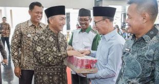 Pj. Bupati Muba, H. Apriyadi Mahmud, saat Silaturahmi dengan Perangkat Pemerintahan di Kecamatan Sekayu di Pendopoan Rumah Dinas Bupati Muba, tanggal 5 April 2024. (bekisarmedia.id/eka Sahputra)