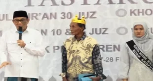 Bakal Calon Gubernur Provinsi Sumatera Selatan, Heri Amalindo, bersama para penghafal Al Qur'an. (bekisarmedia.id/angga putra)