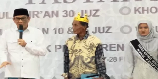 Bakal Calon Gubernur Provinsi Sumatera Selatan, Heri Amalindo, bersama para penghafal Al Qur'an. (bekisarmedia.id/angga putra)
