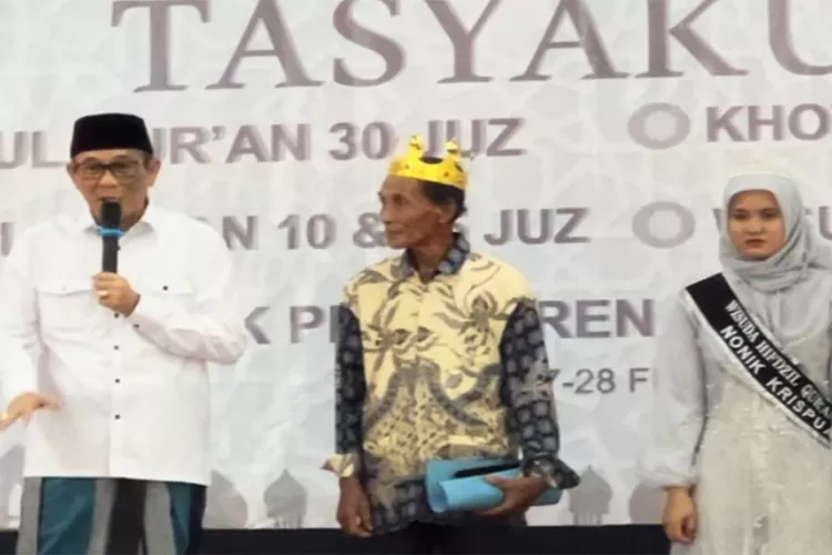 Bakal Calon Gubernur Provinsi Sumatera Selatan, Heri Amalindo, bersama para penghafal Al Qur'an. (bekisarmedia.id/angga putra)