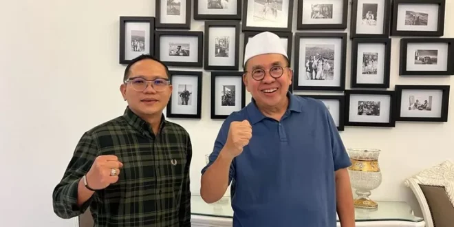 Firdaus Hasbullah, Ketua Rumah Bersama Heri Amalindo, foto bersama Mantan Bupati Kabupaten Musi Rawas dan Provinsi Bengkulu, Ridwan Mukti, hari Jum'at tanggal 19 April 2024. (bekisarmedia.id/Yunita)