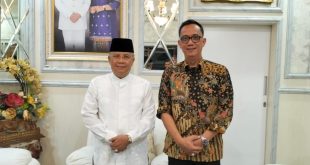 H. Ristanto Wahyudi yang juga Ketua Ikatan Cendekiawan Muslim Indonesia (ICMI) Organisasi Daerah (Orda) Kabupaten Musi Rawas (Mura) menyambangi kediaman mantan Wakil Wali Kota Lubuklinggau, H. Sulaiman Kohar (Suko), hari Jum'at tanggal 19 April 2024. (bekisarmedia.id/Yunita)