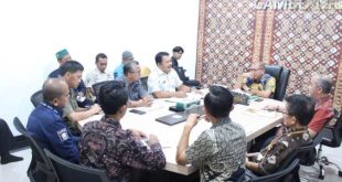 Pj. Sekretaris Daerah (Sekda) Kabupaten Muba, Musni Wijaya, Rapat Persiapan Kegiatan Halal Bihalal bersama Jajaran Pemerintah Kabupaten (Pemkab) Musi Banyuasin (Muba) dalam rangka Hari Raya Idul Fitri 1445 Hijriah, di Ruang Rapat Rumah Dinas Sekda Muba, hari Kamis tanggal 28 Maret 2024. (bekisarmedia.id/eka sahputra)