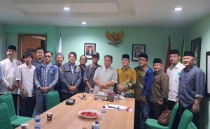 Ketua Forum Komunikasi Daerah Percepatan Pembentukan Daerah Otonomi Baru se Provinsi Sumatera Selatan, H. Syahrial Oesman, bersama sejumlah Presidium di Sekretariat Palembang Golf Club, hari Senin tanggal 1 April 2024. (bekisarmedia.id/tri ricki)