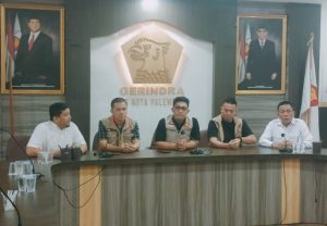 Sekretaris Umum Dewan Pimpinan Cabang Partai Gerakan Indonesia, Hari Apriansyah, saat menggelar pertemuan dengan wartawan di Sekretariat Dewan Pimpinan Cabang Partai Gerakan Indonesia Kota Palembang, hari Kamis tanggal 18 April 2024. (foto : bekisarmedia.id/sikumbang hasan)