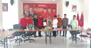 Dian Prasetio mengambil formulir bakal calon bupati kabupaten musi rawas di PDI Perjuangan, hari Rabu tanggal 24 April 2024. (bekisarmedia.id/yunita)