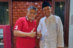 Bakal Calon Wali Kota Pagar Alam dari Jalur Independen, Ustadz Muhaimin AZ, bersama politis Partai Demokrasi Indonesia Perjuangan, Giri Ramandha. (bekisarmedia.id/anugrah putra)
