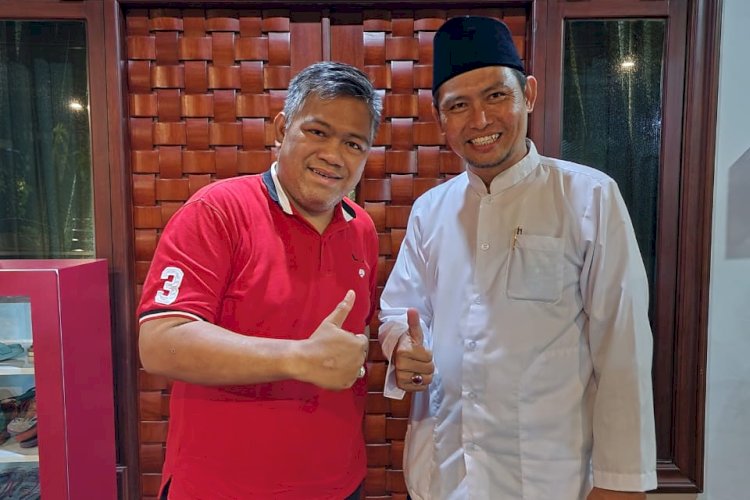 Bakal Calon Wali Kota Pagar Alam dari Jalur Independen, Ustadz Muhaimin AZ, bersama politis Partai Demokrasi Indonesia Perjuangan, Giri Ramandha. (bekisarmedia.id/anugrah putra)