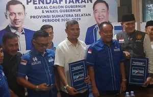 Perwakilan Mawardi Yahya dan Harnojoyo Mengambil Formulir Pendaftaran Bakal Calon Gubernur dan Wakil Gubernur Sumatera Selatan di Partai Demokrat, hari Rabu tanggal 24 April 2024. (bekisarmedia.id/sikumbang hasan)