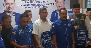 Perwakilan Mawardi Yahya dan Harnojoyo Mengambil Formulir Pendaftaran Bakal Calon Gubernur dan Wakil Gubernur Sumatera Selatan di Partai Demokrat, hari Rabu tanggal 24 April 2024. (bekisarmedia.id/sikumbang hasan)