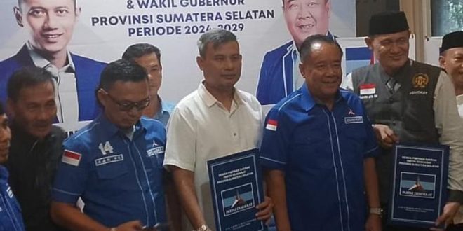 Perwakilan Mawardi Yahya dan Harnojoyo Mengambil Formulir Pendaftaran Bakal Calon Gubernur dan Wakil Gubernur Sumatera Selatan di Partai Demokrat, hari Rabu tanggal 24 April 2024. (bekisarmedia.id/sikumbang hasan)