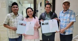 Bakal Calon Bupati Kabupaten Musi Banyuasin, Hj. Lucianty, bersama Bakal Calon Bupati Kabupaten Banyuasin, Askolani, menerima Surat Keputusan dari Dewan Pengurus Pusat Partai Kebangkitan Bangsa, hari Rabu tanggal 22 Mei 2024. (bekisarmedia.id/hairudin)