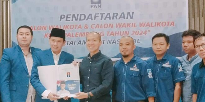 Yudha Pratomo Mahyuddin didampingi Tim, mengembalikan Formulir Bakal Calon Wali Kota Palembang di Partai Amanat Nasional, hari Rabu tanggal 8 Mei 2024. (bekisarmedia.id/Tri Ricki)