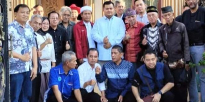 Ustadz Mgs. Ahmad Fauzan Yayan, Bakal Calon Wali Kota Palembang dari Jalur Independen, bersama Tokoh Zuriyat Palembang, hari Kamis tanggal 9 Mei 2024. (bekisarmedia.id/angga putra)