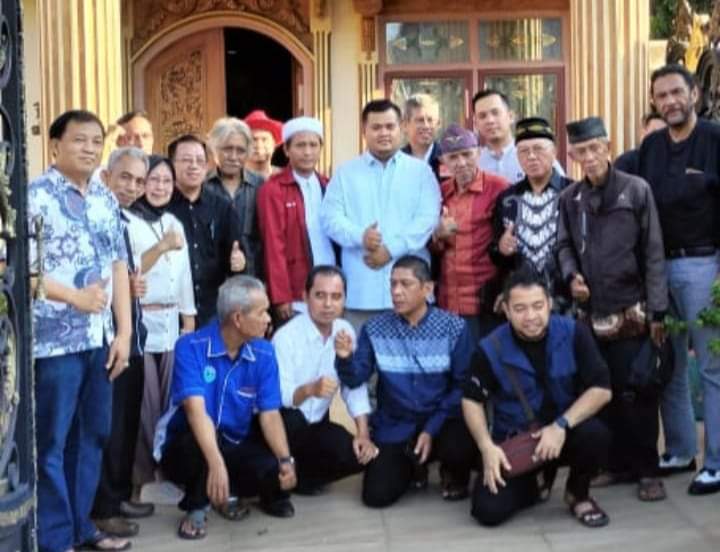 Ustadz Mgs. Ahmad Fauzan Yayan, Bakal Calon Wali Kota Palembang dari Jalur Independen, bersama Tokoh Zuriyat Palembang, hari Kamis tanggal 9 Mei 2024. (bekisarmedia.id/angga putra)