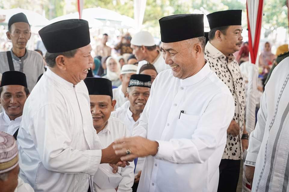 Sekretaris Daerah Kabupaten Musi Banyuasin, H. Apriyadi Mahmud, saat melepas kepergian 270 Jemaah Calon Haji (JCH) pada hari Jum’at tanggal 10 Mei 2024 di Hotel Gambo & Residence Sekayu. (bekisarmedia.id/eka sahputra)