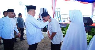 Pj. Bupati Kabupaten Musi Banyuasin (Muba), Sandi Fahlepi, didampingi Sekretaris Daerah (Sekda) Muba, H. Apriyadi Mahmud, Bersama Kepala Kantor (Kakan) Kementerian Agama (Kemenag) Muba, Muhammad Makki, Kepala Bagian (Kabag) Kesejahteraan Rakyat (Kesra) Sekretariat Daerah (Setda) Muba, Opi Palopi, pada hari ini Jum’at tanggal 10 Mei 2024 secara resmi melepas 270 Jama’ah Calon Haji (JCH) asal Muba di Hotel Gambo & Residence Sekayu. (bekisarmedia.id/eka sahputra)