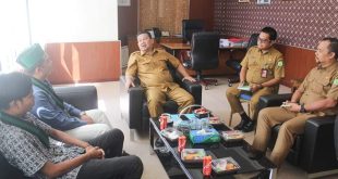 Pemerintah Kabupaten (Pemkab) Musi Banyuasin (Muba) menerima Panitia Pelaksana Seminar Politik Himpunan Mahasiswa Islam (HMI) Komisariat Serasan Sekate Cabang Persiapan Muba. Berlangsung di Ruang Kerja Asisten Bidang Administrasi Umum Setda Muba, hari Selasa tanggal 14 Mei 2024. (bekisarmedia.id/eka sahputra)