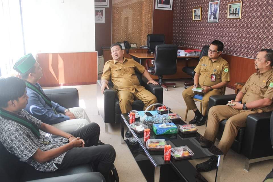 Pemerintah Kabupaten (Pemkab) Musi Banyuasin (Muba) menerima Panitia Pelaksana Seminar Politik Himpunan Mahasiswa Islam (HMI) Komisariat Serasan Sekate Cabang Persiapan Muba. Berlangsung di Ruang Kerja Asisten Bidang Administrasi Umum Setda Muba, hari Selasa tanggal 14 Mei 2024. (bekisarmedia.id/eka sahputra)