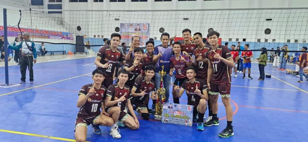 Tim Bola Voli PBV Bukit Asam sukses menyabet gelar Juara 1 Turnamen Bola Voli Bupati Lahat Cup 2024 tingkat Sumatera Selatan pada 9 Mei 2024. (bekisarmedia.id/Tri Ricki)