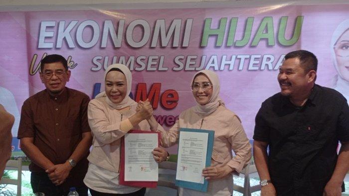 Holda dan Meli Mustika, mendeklarasikan maju di Pemilihan Kepala Daerah Serentak tahun 2024 sebagai Bakal Calon Gubernur dan Wakil Gubernur Sumatera Selatan Periode 2024-2029. (bekisarmedia.id/Hairudin)