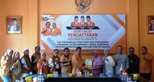 Holda yang diwakili oleh tim kuasa, mengambil formulir bakal calon gubernur Sumsel di Dewan Pimpinan Daerah Partai Hati Nurani Rakyat, hari Kamis tanggal 9 Mei 2024. (bekisarmedia.id/sikumbang hasan)