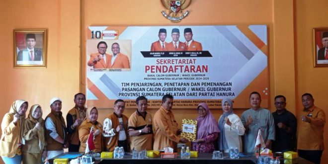 Holda yang diwakili oleh tim kuasa, mengambil formulir bakal calon gubernur Sumsel di Dewan Pimpinan Daerah Partai Hati Nurani Rakyat, hari Kamis tanggal 9 Mei 2024. (bekisarmedia.id/sikumbang hasan)