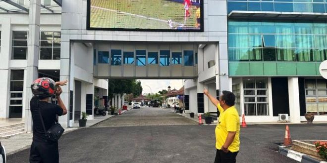 Videotron yang akan digunakan untuk menampilkan tayangan pertandingan Timnas Indonesia melawan Irak saat Nobar Kabupaten Musi Banyuasin. (bekisarmedia.id/eka sahputra)