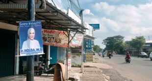 Poster Holda sebagai Bakal Calon Gubernur Provinsi Sumatera Selatan yang terpasang di Jalan Demang Lebar Daun Kota Palembang, hari Jum'at tanggal 10 Mei 2024. (bekisarmedia.id/sikumbang hasan)