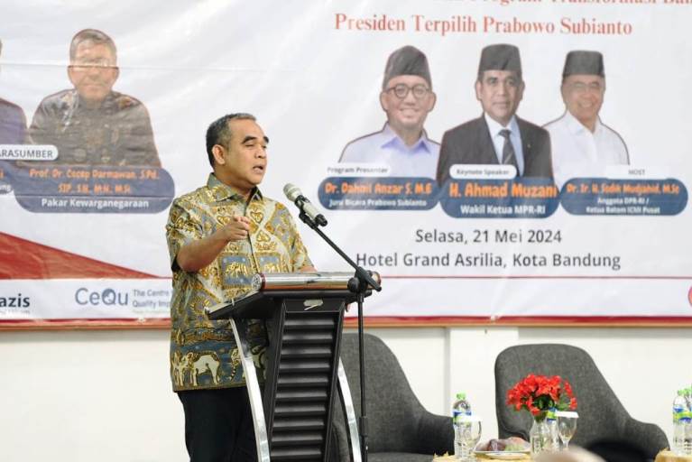 Wakil Ketua Majelis Permusyawaratan Rakyat (MPR) Republik Indonesia, Ahmad Muzani, menjadi key note speaker dalam seminar kebangkitan nasional bertema Peran dan Kontribusi Umat Islam dalam Program Transformasi Bangsa Indonesia Presiden Terpilih Prabowo Subianto di Bandung, hari Selasa tanggal 21 Mei 2024. (bekisarmedia.id/tri ricki)