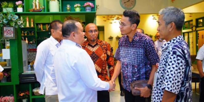 Pj. Bupati Kabupaten Musi Banyuasin (Muba), Sandi Fahlepi, menerima jajaran SKK Migas Perwakilan Sumatera Bagian Selatan (Sumbagsel) dan Perusahaan KKKS dalam Wilayah Muba, di Kantor Perwakilan Muba di Palembang, hari Rabu tanggal 22 Mei 2024. (bekisarmedia.id/laras)
