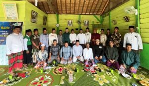 Bakal Calon Kepala Daerah (Bacakada) Kabupaten Muara Enim, H. Ahmad Mujtaba, melakukan kunjungan ke Pondok Pesantren (Ponpes) Hidayatul Ulum yang berada di Kecamatan Lubai, dibawah kepemimpinan Afif Sunia Putra. (bekisarmedia.id/hairudin)