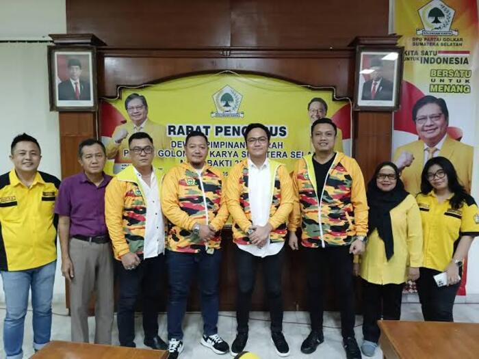 Pengurus Dewan Pimpinan Daerah Barisan Muda Kosgoro 1957 Provinsi Sumatera Selatan memberikan dukungan kepada Hj. Anita Noeringhati untuk Maju di Pemilihan Gubernur Sumatera Selatan tahun 2024. (bekisarmedia.id/Raam)