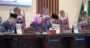 Ketua DPRD Sumsel, Hj. Anita Noeringhati, memimpin Rapat Paripurna LXXXI (81) dengan agenda Penyampaian Laporan Hasil Pembahasan dan Penelitian Pansus-Pansus DPRD Sumsel terhadap LKPJ Gubernur Sumsel Tahun Anggaran 2023 pada hari Kamis tanggal 4 April 2024. (DPRD Sumsel)