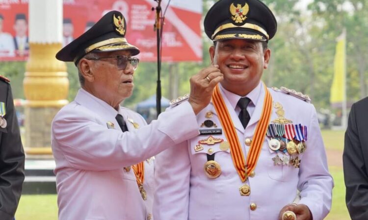 Askolani dan Slamet Somosentono, Bupati dan Wakil Bupati Kabupaten Banyuasin Periode 2018-2023. (Humas Pemkab Banyuasin)