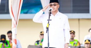 Pj. Bupati Kabupaten Musi Banyuasin, H. Apriyadi Mahmud, memimpin Apel Gelar Pasukan Operasi Ketupat di Halaman Mapolres Musi Banyuasin, hari Rabu tanggal 3 April 2024. (bekisarmedia.id/eka sahputra)