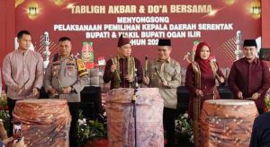 Ketua Komisi Pemilihan Umum (KPU) Provinsi Sumatera Selatan (Sumsel), Andika Pranata Jaya, menghadiri tabligh akbar dan do’a bersama dalam rangka menyongsong pelaksanaan Pemilihan Kepala Daerah (Pilkada) serentak dan Pemilihan Bupati dan Wakil Bupati Kabupaten Ogan Ilir tahun 2024 di Halaman Kantor KPU Ogan Ilir, hari Selasa tanggal 4 Juni 2024. (bekisarmedia.id/oyong Hairudin)