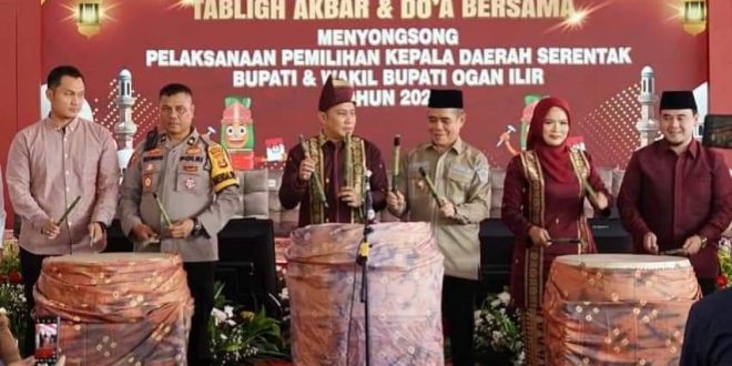 Ketua Komisi Pemilihan Umum (KPU) Provinsi Sumatera Selatan (Sumsel), Andika Pranata Jaya, menghadiri tabligh akbar dan do’a bersama dalam rangka menyongsong pelaksanaan Pemilihan Kepala Daerah (Pilkada) serentak dan Pemilihan Bupati dan Wakil Bupati Kabupaten Ogan Ilir tahun 2024 di Halaman Kantor KPU Ogan Ilir, hari Selasa tanggal 4 Juni 2024. (bekisarmedia.id/oyong Hairudin)