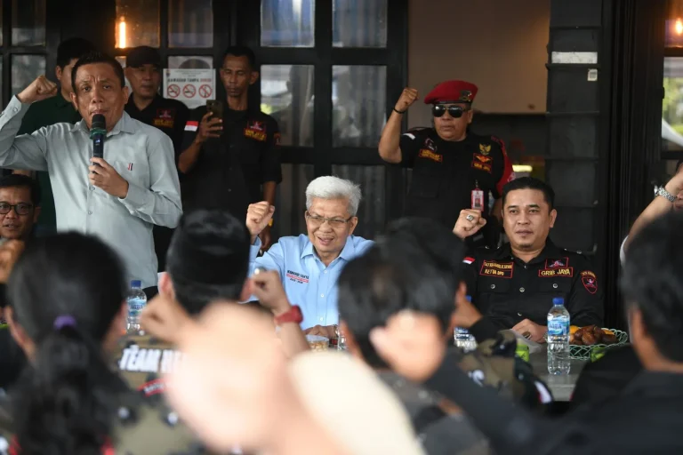 Gerakan Rakyat Indonesia Bersatu (GRIB) Jaya Provinsi Sumatera Selatan (Sumsel) memberikan dukungan kepada Mawardi Yahya dan R.A. Anita Noeringhati di Pilgub Sumsel Tahun 2024. (Bekisar Media / Oyong Hairudin