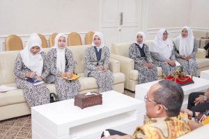 Pengurus Ikatan Bidan Indonesia Kabupaten Musi Banyuasin saat audiensi dengan Pj. Bupati Kabupaten Musi Banyuasin, H. Apriyadi Mahmud, di Ruang Audiensi Bupati Muba, hari Kamis tanggal 4 April 2024. (Bekisar Media / Eka Sahputra)